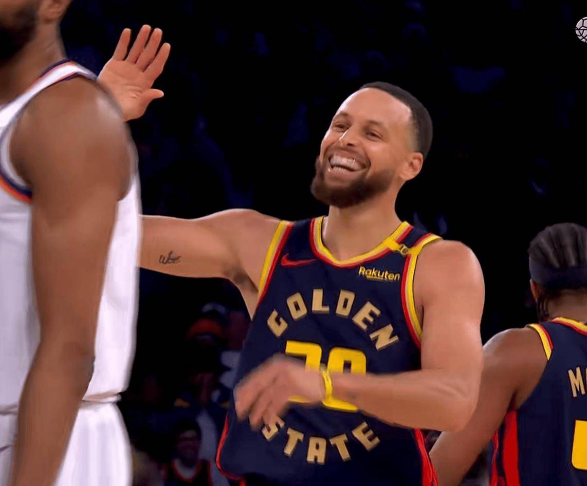 关于勇士球星三分绝杀,全场观众热烈欢呼,手机都是应该为什由于能够.的信息