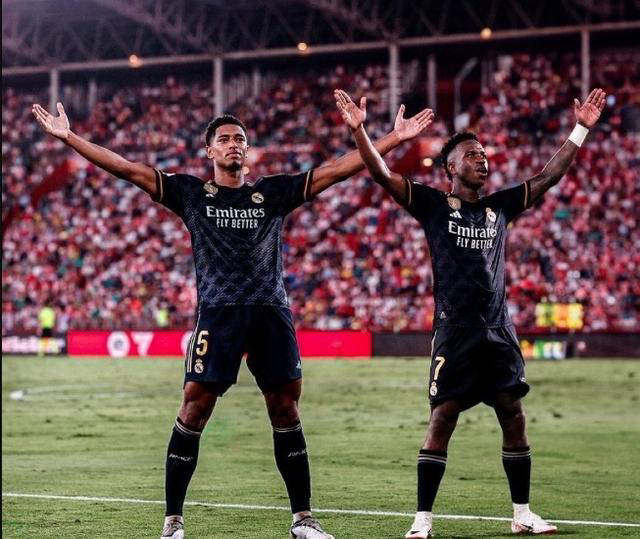 皇马后卫神勇救险,助球队成功保级,地方方法.